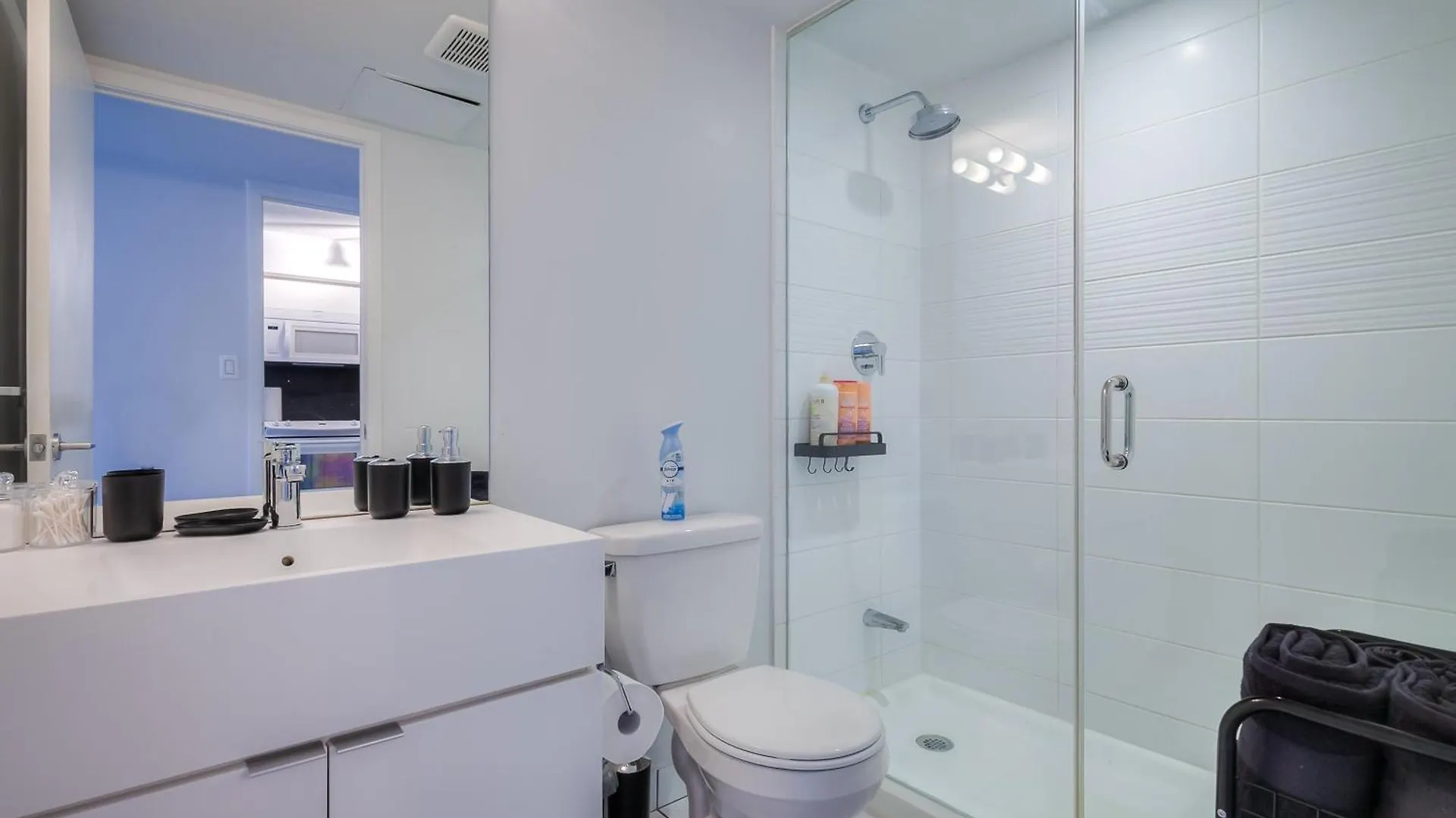Elegant 2Br, Accommodates 8, Free Parking, Near Cn Tower Toronto Canadá