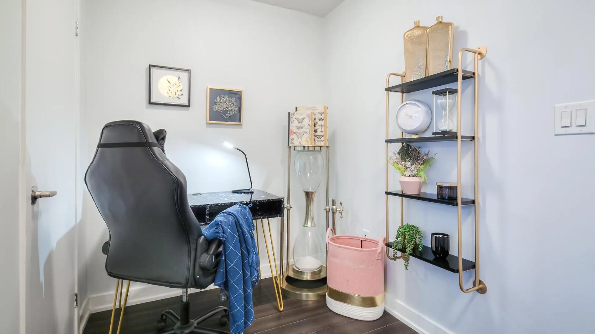 Apartamento Elegant 2Br, Accommodates 8, Free Parking, Near Cn Tower Toronto Canadá