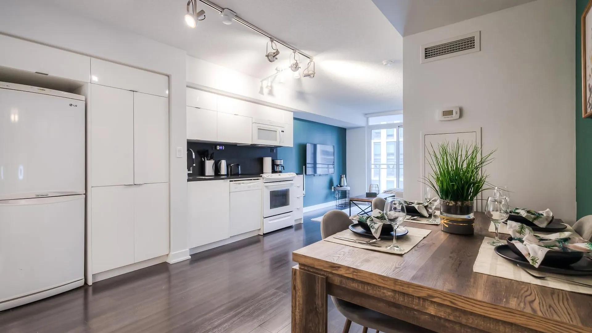 Elegant 2Br, Accommodates 8, Free Parking, Near Cn Tower Toronto Canadá