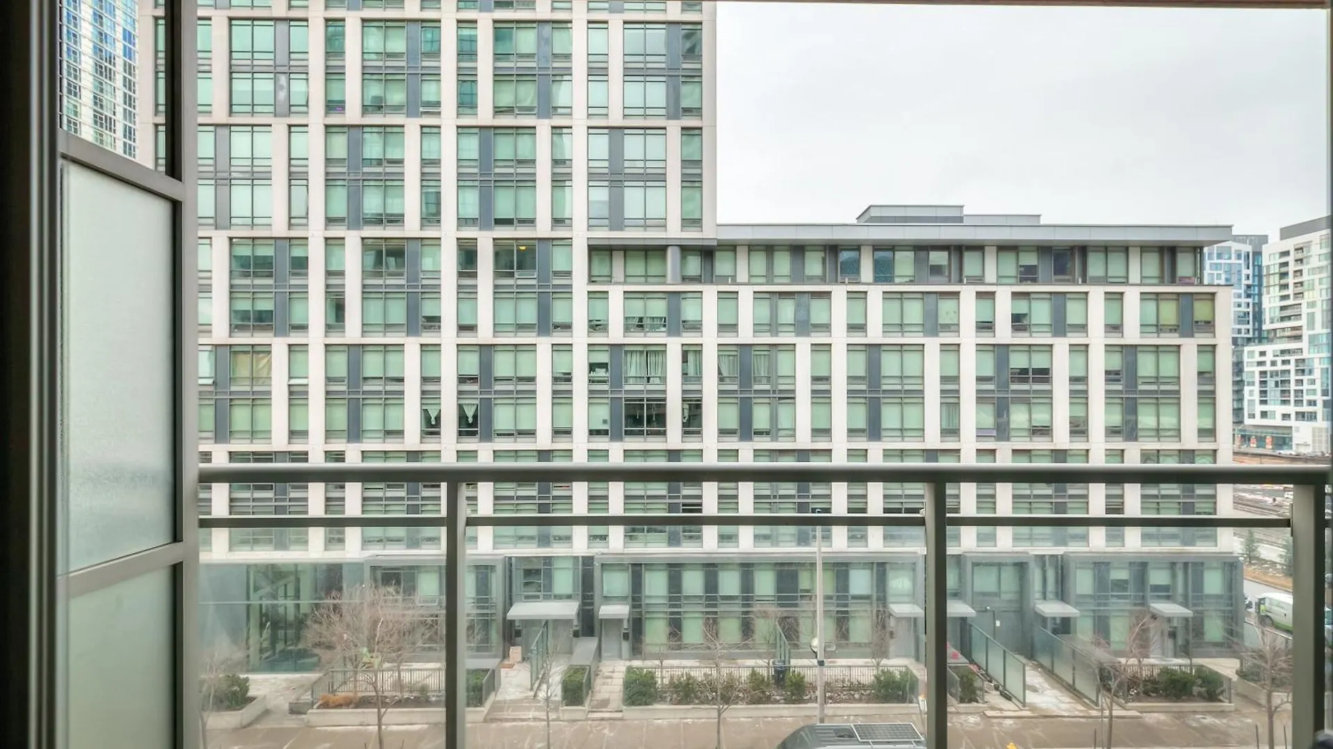 Apartamento Elegant 2Br, Accommodates 8, Free Parking, Near Cn Tower Toronto
