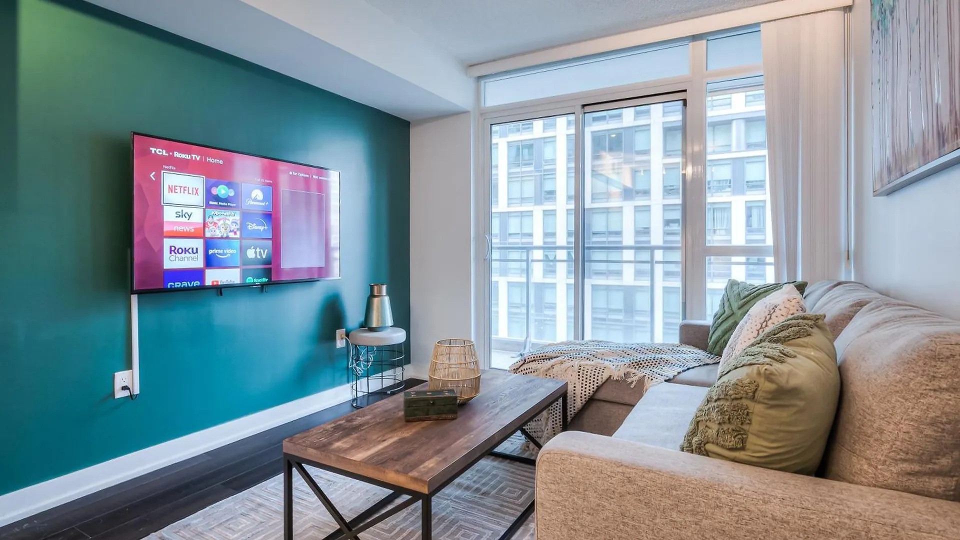 Elegant 2Br, Accommodates 8, Free Parking, Near Cn Tower Toronto